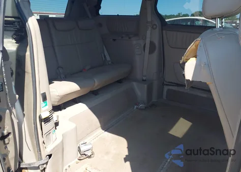 2010 Toyota Sienna Limited z USA, uszkodzony, nr VIN 5TDYK4CC3AS332779